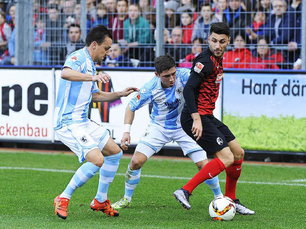 In der ersten Halbzeit nicht immer berzeugt aber dennoch zwei Tore geschossen: Der SC Freiburg gewinnt verdient mit 3:0 und verabschiedet sich in die Winterpause.