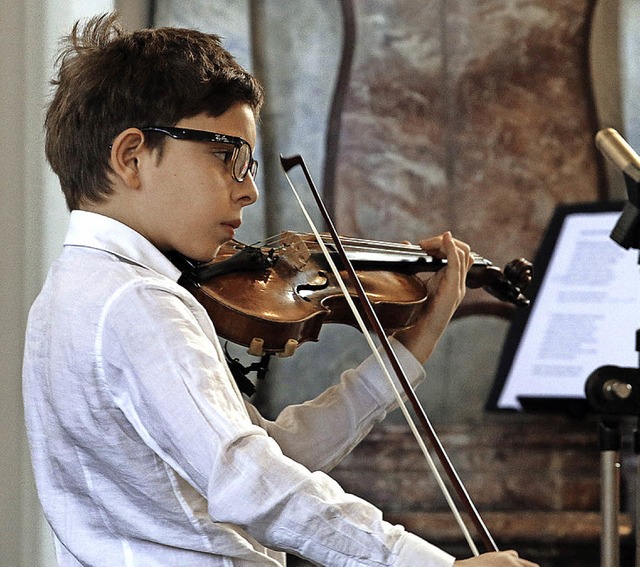 Marius Mhrlein spielte Geige.   | Foto: Heidi Fssel