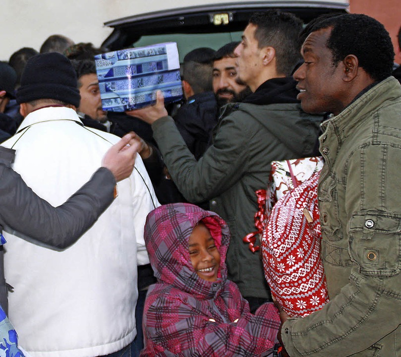 Gro und Klein freuten sich ber die W...ed fr Flchtlinge organisiert hatte.   | Foto: Leutenecker