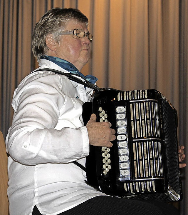 Angelika Heumann begleitete mit dem Ak...s- und Weihnachtslieder in Ringsheim.   | Foto: A. Mutz