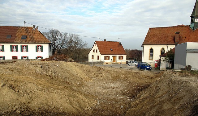 In Rheinweiler wird die Baugrube fr d...au der Metzgerei Dosenbach ausgehoben.  | Foto: Jutta Schtz