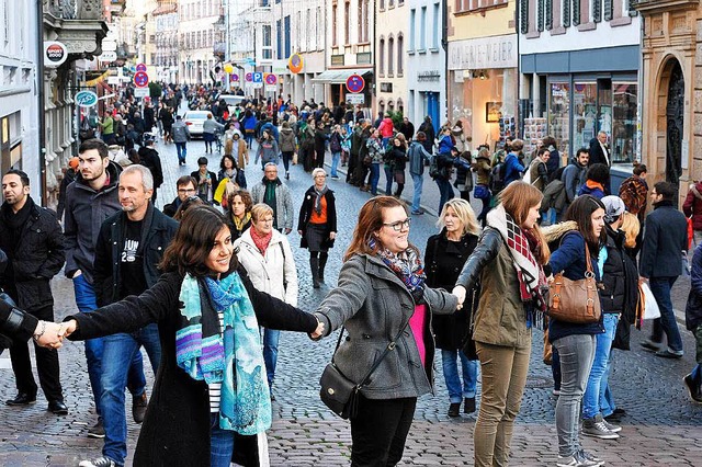 Menschenkette in Freiburg  | Foto: Thomas Kunz