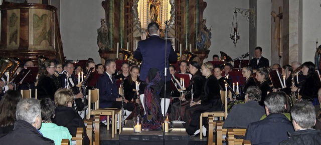 Unter der Leitung von Stephan Wehrle b...ventskonzert in der Kirche St. Vitus.   | Foto: Karin Hei