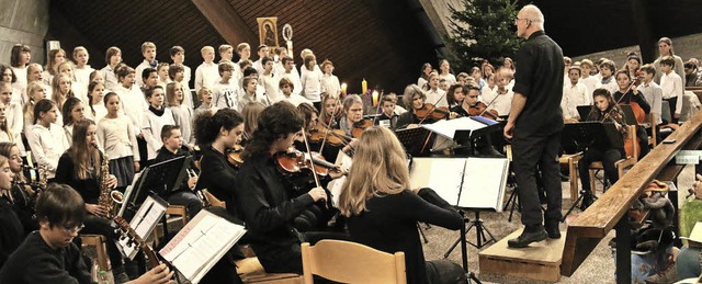 Schler, Lehrer und Eltern der Emmendi...neskirche ein eindrucksvolles Konzert.  | Foto: Dagmar Barber