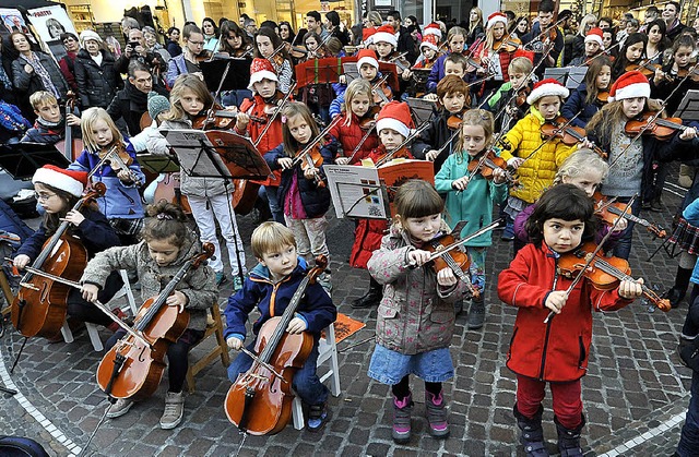 Die Kinder der Oberlin-Musikschule sammelten mit   | Foto: Thomas Kunz