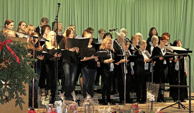 Premiere hatte beim Weihnachtskonzert ... gelungenen Konzertabend prsentiert.   | Foto: Hans-Jrgen Hege