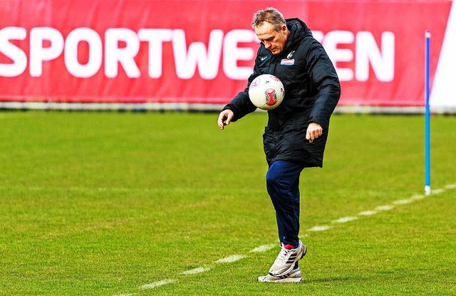 Immer am Ball: SC-Trainer Christian Streich  | Foto: Oliver Huber