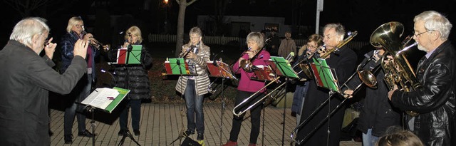 Der Posaunenchor stimmte mit seinem Kurrende-Auftritt  auf Weihnachten ein.  | Foto: Werner Schnabl