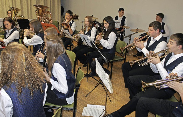 Das Jugendorchester der Stadtmusik unt...inerheim eine beeindruckende Leistung.  | Foto: Martha Weishaar
