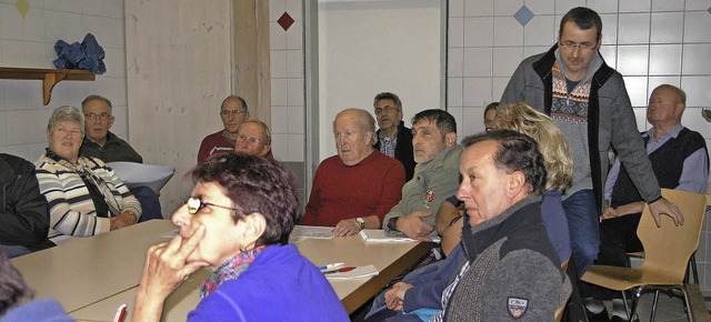 Interessierte Einwohner informierten s...manahmen in Schwaningen.Foto: Stadler  | Foto: Andrea Stadler