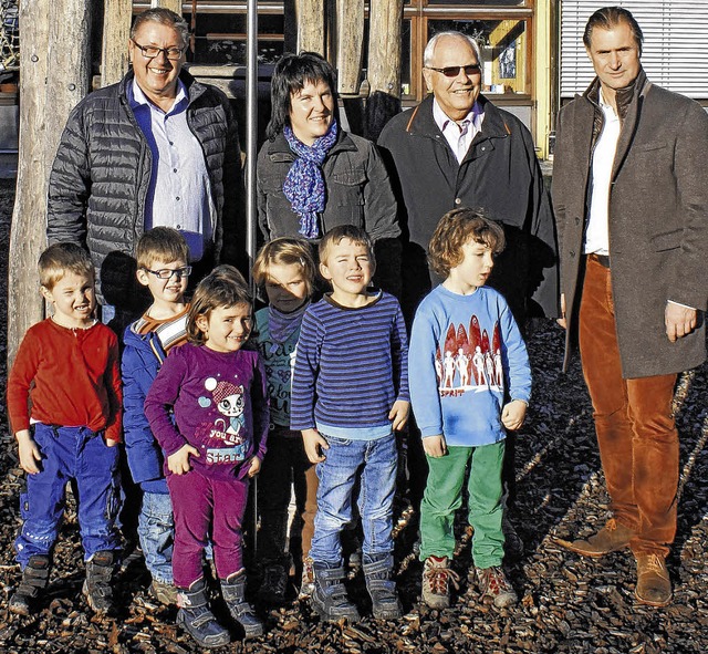 Die Dgginger Kinder freuen sich  ber...                                        | Foto: Dagobert Maier