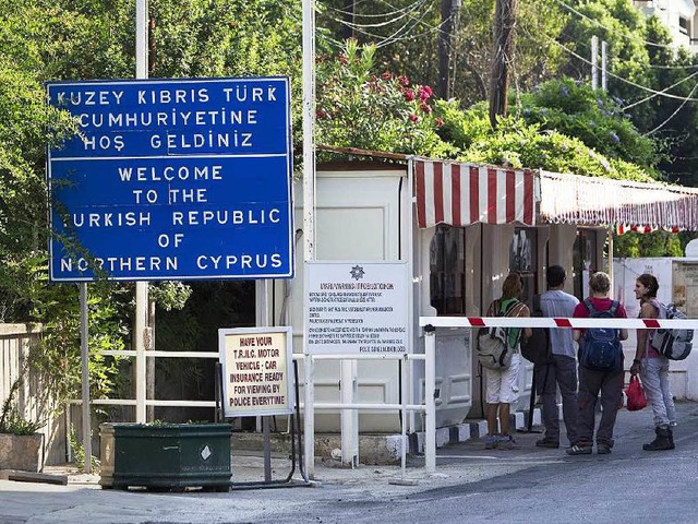 Trennlinie: Seit 41 Jahren durchzieht eine Grenze die Insel Zypern.  | Foto: AFP