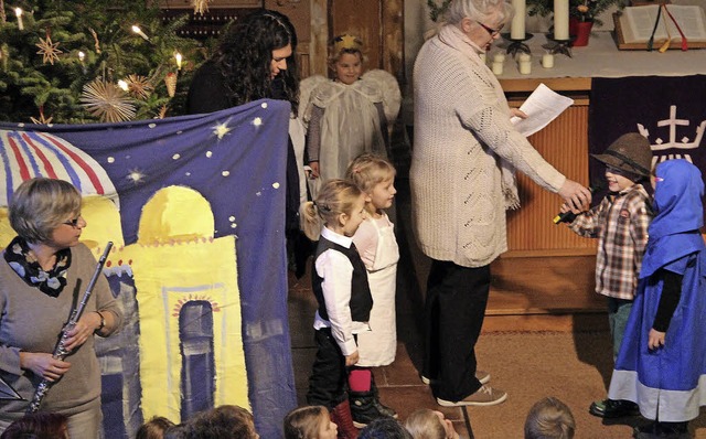Vorfreude auf Weihnachten: Die Kinderg...r Martinskirche mit einem Krippenspiel  | Foto: Rolf-Dieter Kanmacher