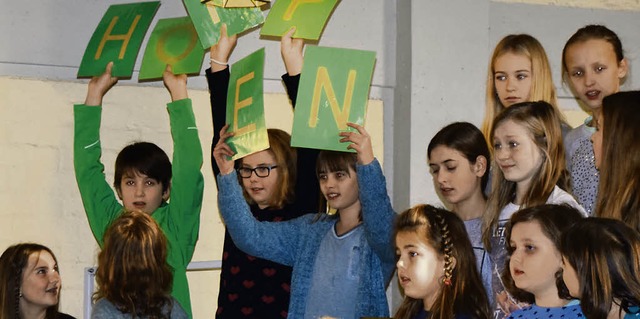 Ohne Proben geht es nicht: Kinder bei der Vorbereitung des Weihnachtsmusicals.   | Foto: Sarah Nltner