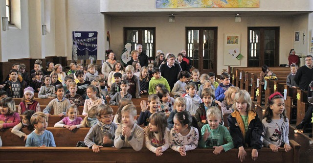 In Kinderhand befand sich die Christus...eim Lichterfest der Hans-Thoma-Schule.  | Foto: Moritz Lehmann