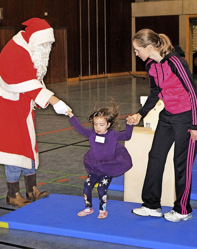 <BZ-FotoAnlauf>SG Rheinfelden:</BZ-Fot...uf> Der Nikolaus kam ins Kinderturnen.  | Foto: SG RHEINFELDEN