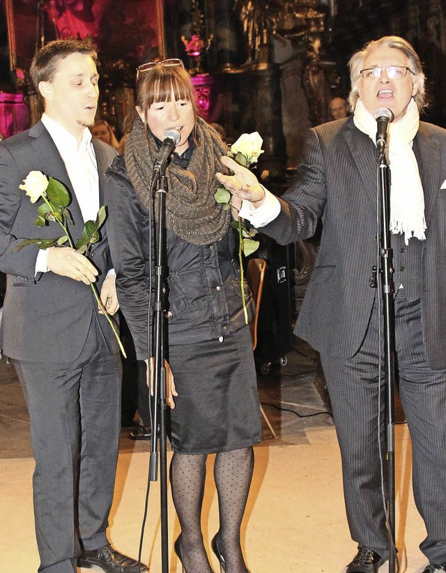 Carlo Parisel (rechts), Ehefrau Brigit...nschen in der Kirche stimmten mit ein.  | Foto: Gerda Oswald