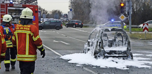 Nur noch ein metallenes Gerippe blieb von dem Wagen brig.  | Foto: Ulrich Senf