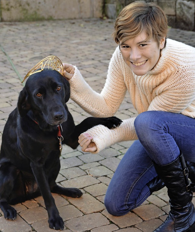 &#8222;Ich klebe nicht an meiner Krone...olie mal an dem Geschmeide schnuppern.  | Foto: Sigrid umiger