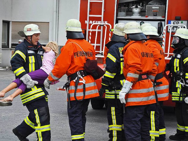 Die Freiwillige Feuerwehr von Ihringen bei einer bung  | Foto: Kai Kricheldorff