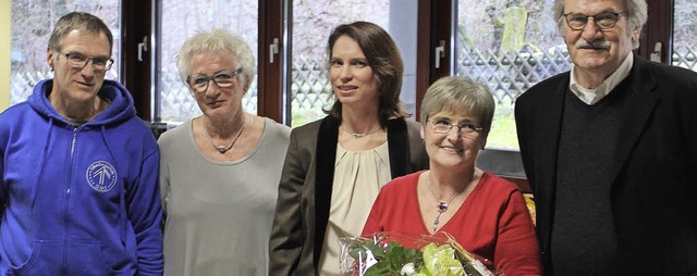 Schulsekretrin Hermine Reinbacher mit... Heeg, Renate Ernst und Rainer Trojan   | Foto: Privat