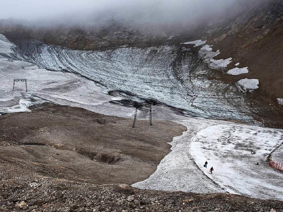 Kaum mehr Eiszauber brig: der Schneefernergletscher auf dem Zugspitzblatt   | Foto: dpa