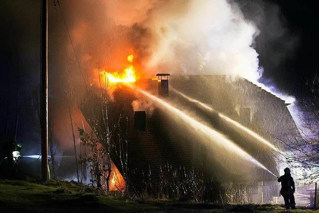 Htte der Sportfischer in Flammen – Ursache unklar