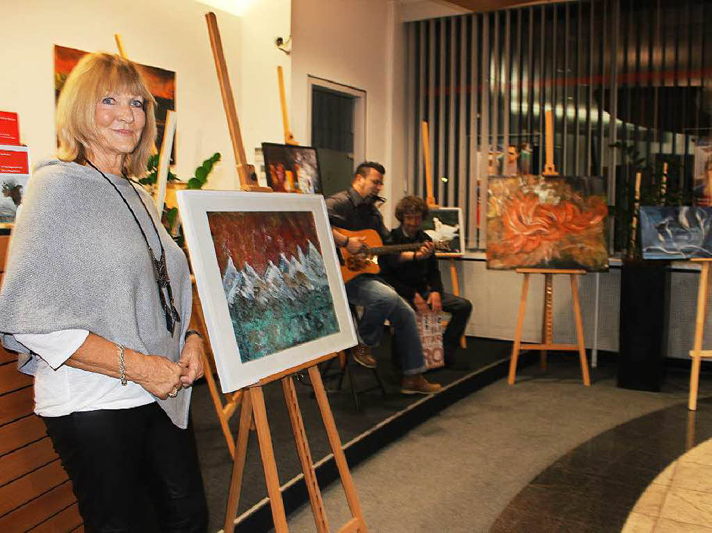 November: In der Ausstellung "Impressionen in Acryl" stellt die Knstlerin Helga Bader in der Sparkasse Elzach eine Auswahl ihrer Werke vor.