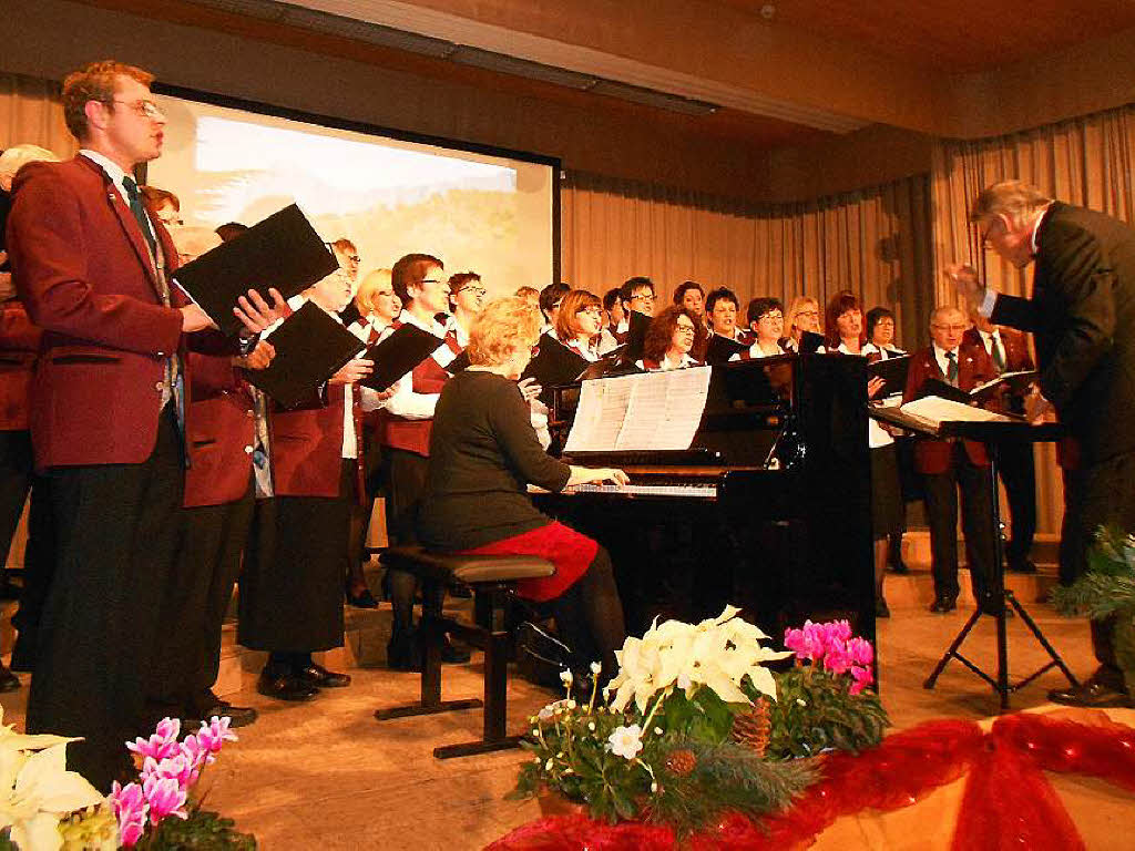 Dezember: Mit einem adventlichen Konzert stimmte der Gesangsverein „Sngerrunde“ Prechtal am Abend des vierte Advent auf Weihnachten ein.
