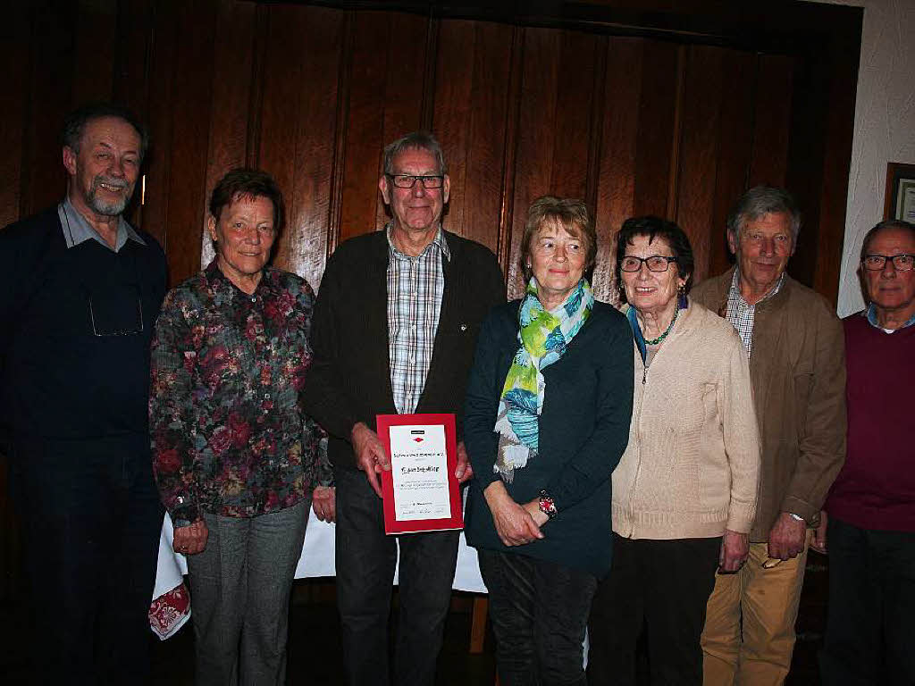 April: Fr langjhrige Mitgliedschaft und  Engagement in der  Ortsgruppe Kollnau-Gutach des Schwarzwaldvereins wurden mehrere verdiente Mitglieder bei der Jahreshauptversammlung  geehrt.