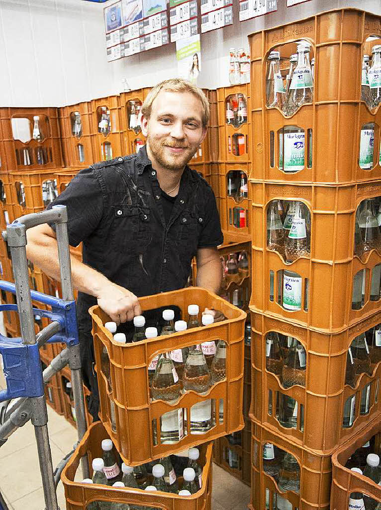 Juli: 40 bis 50 Prozent mehr Mineralwasser wird derzeit bei Getrnke Sexauer inGutach-Bleibach verkauft. Im Bild Inhaber Christian Sexauer (27 Jahre).