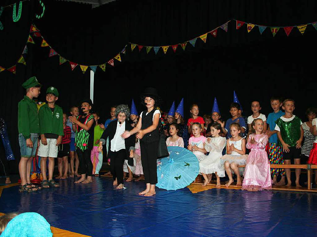 Juli: Das Highlight beim GWRS-Schulfest in Bleibach: Eine Zirkusshow als Musical, mit Auftritten von Artisten, Ballerinas, Zauberern, Clowns und Polizisten