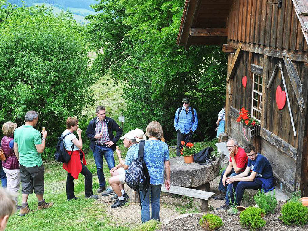 Mai: Bei der „Wehrlehofmhle“ in Simonswald lie sich manch einer  das Bauerneis schmecken.