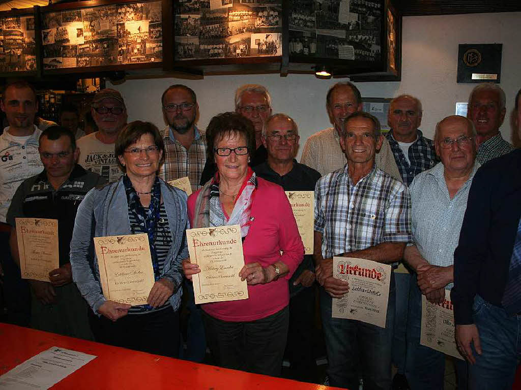 Juli: Etliche langjhrige Mitglieder wurden vom FC Simonswald bei der Jahreshauptversammlung geehrt.