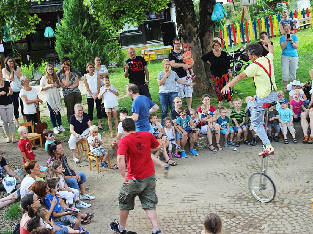 Ganz schn mutig muss sein, wer sich so aufs Einrad traut bei der 40-jhrigen Jubilumsfeier des St. Josef Kindergartens  in Kollnau.