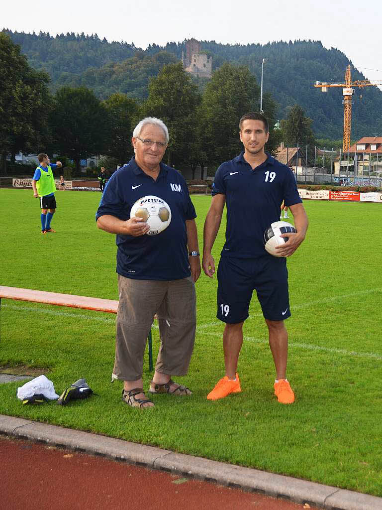 Klaus Moser (links) wurde schon vor 25 Jahren Ehrenmitglied im SV Waldkirch, das Amt als Fuballabteilungsleiter ist aber neu fr ihn. Neu ist seit diesem Jahr auch, als Spielertrainer, Benjamin Pfahler (neben Moser).