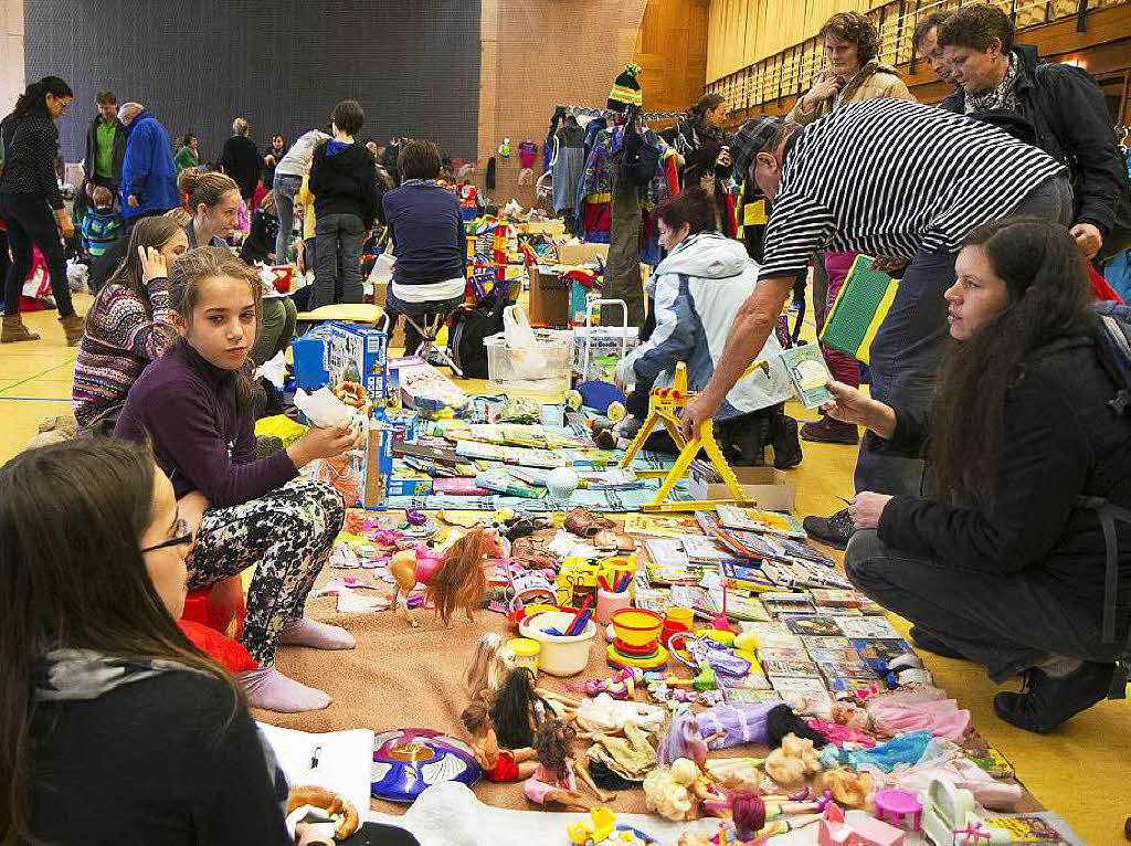 BZ-Kinderflohmarkt in der Stadthalle Waldkirch zugunsten der Aktion „Kinder helfen Kindern“