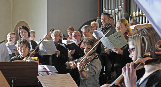 Mit der Missa Brevis von Mozart berzeugte der Schuttertler Kirchenchor.   | Foto: bettina schaller