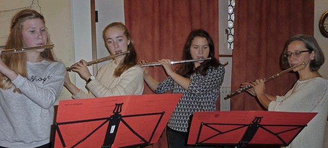 Ein Querflten-Quartett der Musikschul...Seniorenzentrums in der Zehntscheuer.   | Foto: Karlernst Lauffer
