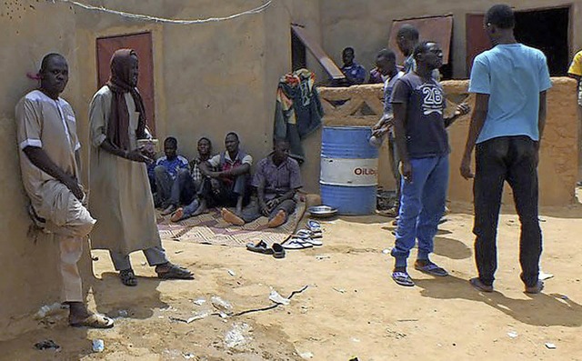 Straenszene im Armenviertel von Agadez/Niger  | Foto: dpa