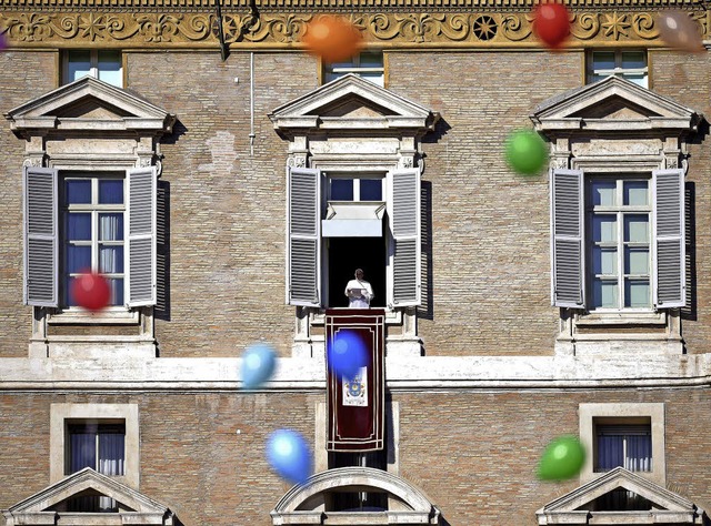 Papst Franziskus am Sonntag beim St. Angelus-Gebet auf dem Petersplatz in Rom  | Foto: Afp