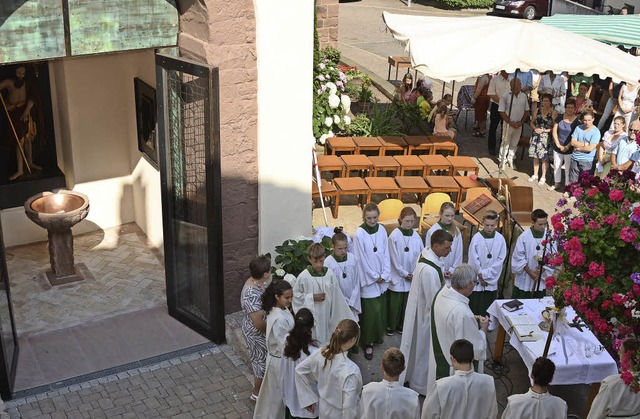 Im Juli wurde die Taufkapelle in der Kirche feierlich eingeweiht.  | Foto: Vitt
