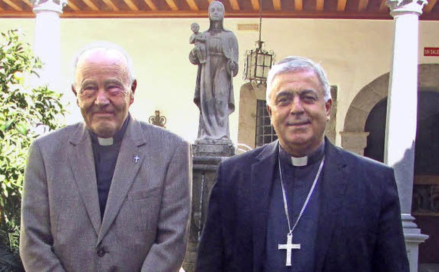 Pfarrer Hansjrg Rasch mit Bischof Alvarez Alfonso Bernardo (links nach rechts)  | Foto: Hans Sigmund