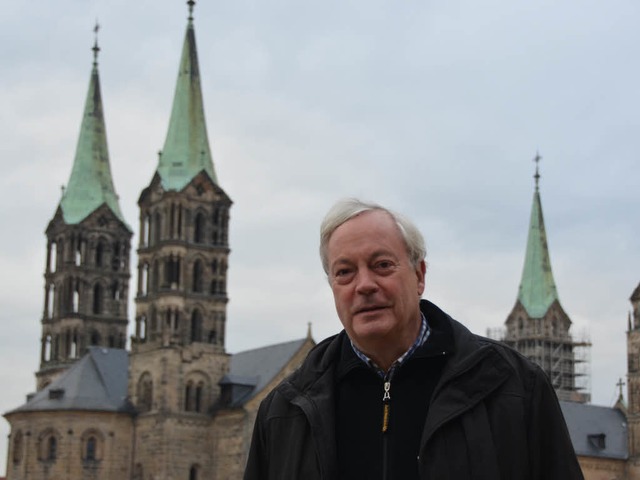 Hat gegen die kirchliche Ordnung verst...Stefan Hartmann vor dem Bamberger Dom.  | Foto: Dominik Bloedner / dpa