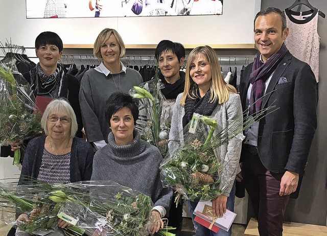 Ehrung bei Meierfashion in Rheinhausen...zend: Anita Helle und Ulrike Schmider.  | Foto: Privat