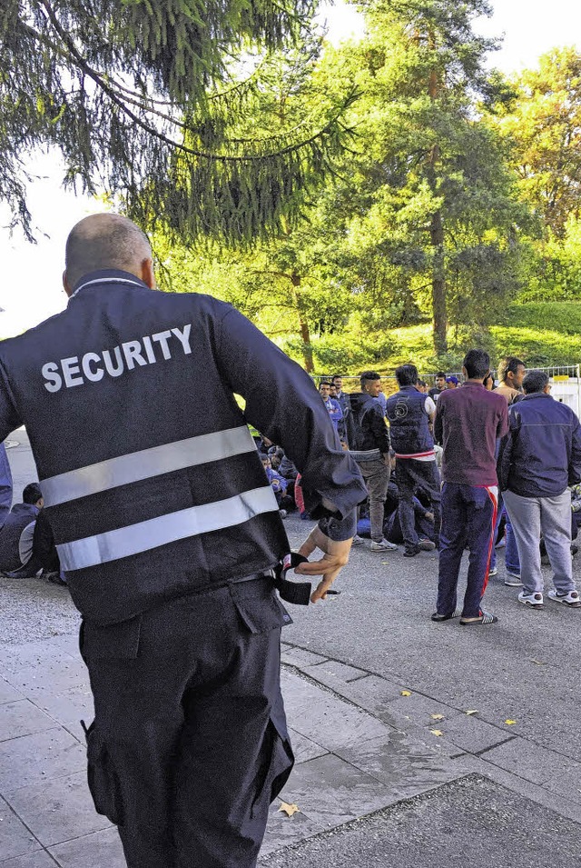 Ein Security-Mitarbeiter der Firma BD-...fnahmeeinrichtung in Donaueschingen.    | Foto: BD-Guard