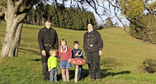 Eva und Oliver Engler sind Schornstein... Patrick (5 Jahre) und Emely (6 Jahre)  | Foto: Markus Hringer