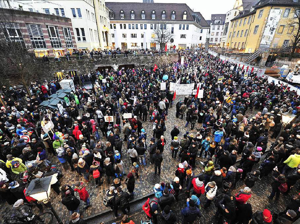 No-Pegida: 20.000 Menschen gehen am 31. Januar in Freiburg auf die Strae, um gegen Intoleranz und Islamfeindlichkeit zu demonstrieren.