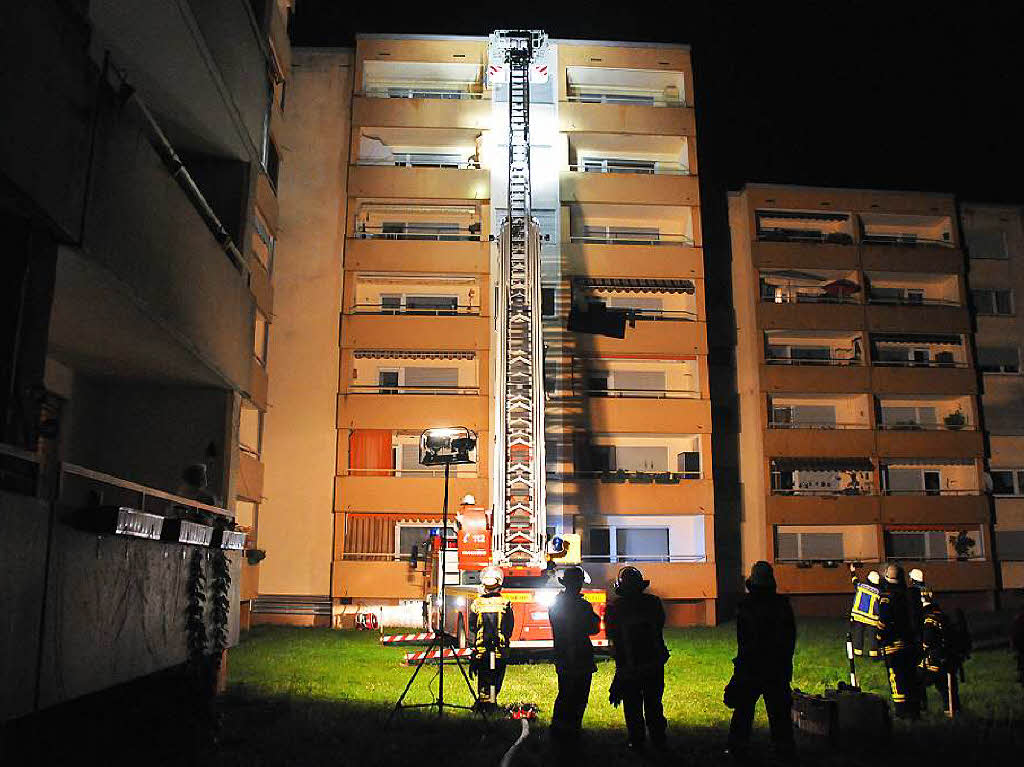 Am 4. Mai, muss die Feuerwehr in Offenburg ausrcken und nach zwei Kellerbrnden 15 Menschen aus einem Wohnblock retten.