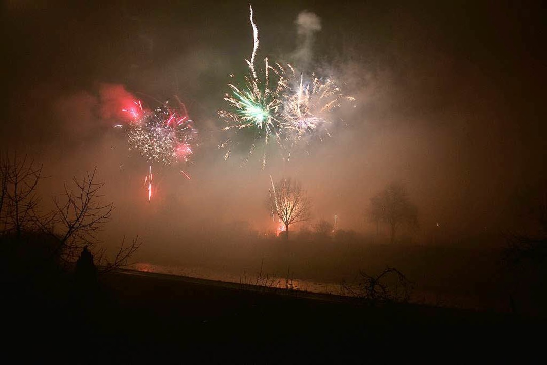 Ein tolles Feuerwerk an der Elz<ppp></ppp>  | Foto: Dieter Erggelet